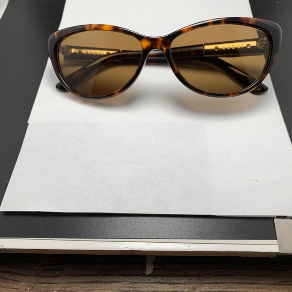 Gucci sunglasses main image 4